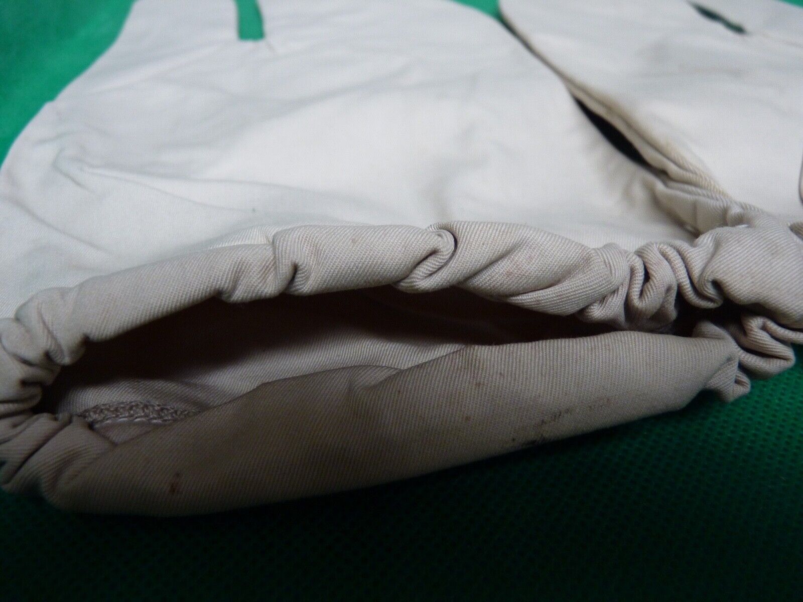 Original WW2 British Army Gunners Winter White Gloves - The Militaria Shop