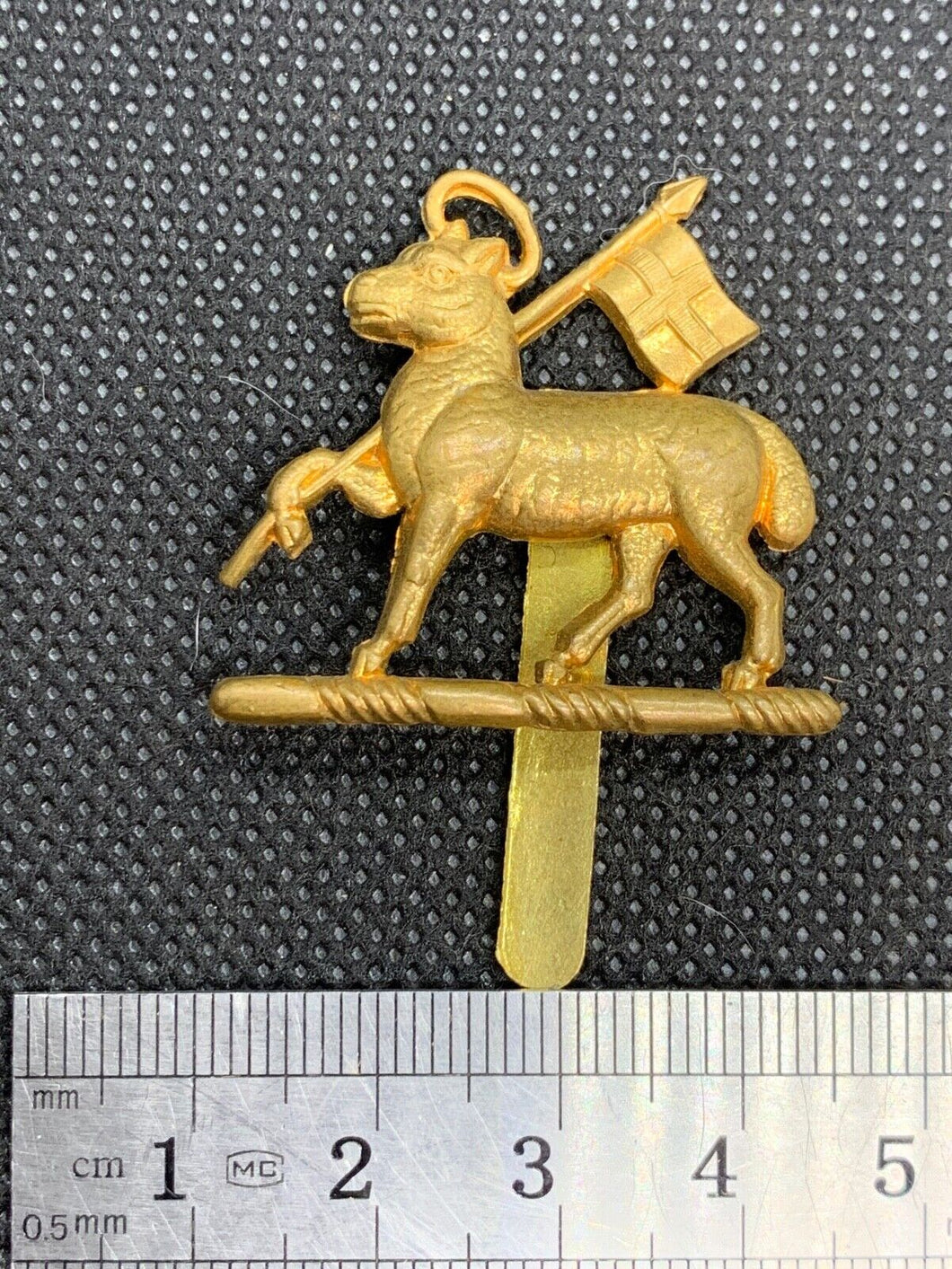 Genuine WW2 British Army The Queens Royal Regiment Cap Badge