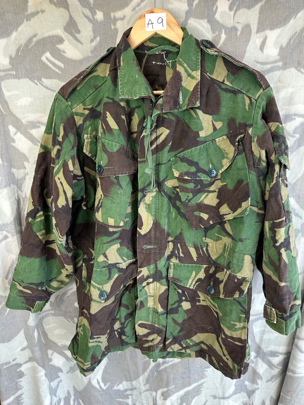 Original DPM Camouflage-Kittel für gemäßigte Temperaturen der britischen Armee – Brustumfang 40 Zoll