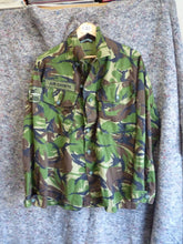 Charger l&#39;image dans la galerie, Genuine British Army DPM Camouflage Jacket - 180/104cm
