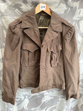 Load image into Gallery viewer, Original WW2 US Army Ike Jacket 34R 1945 Dated
