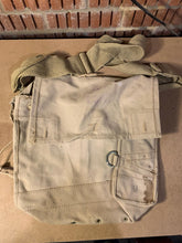 Charger l&#39;image dans la galerie, Original WW2 British Army Indian Made Soldiers Gas Mask Bag &amp; Strap - 1944 Dated
