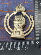 Load image into Gallery viewer, Original British Army WW2 British Army Royal Armoured Corps Cap/Collar Badge
