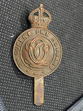 Load image into Gallery viewer, Original British Army 7th Queen&#39;s Own Hussars Regiment Cap Badge
