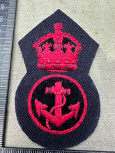 Load image into Gallery viewer, British Royal Navy Engine Room Officers Cap Badge - WW2 Kings Crown
