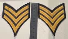 Charger l&#39;image dans la galerie, A matching pair of US Army Sergeants Stripes - in unissued condition - - - - B38
