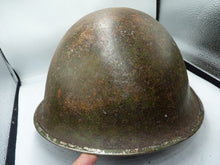 Lade das Bild in den Galerie-Viewer, Mk3 Kanadische / Britische Armee Original WW2 Schildkrötenhelm mit hoher Niete 
