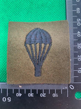 Load image into Gallery viewer, British Army Airborne Paratrooper Lightbulb Badge - Parachute Qualification
