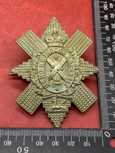 Load image into Gallery viewer, WW1 / WW2 British Army Black Watch  - White Metal Cap Badge.
