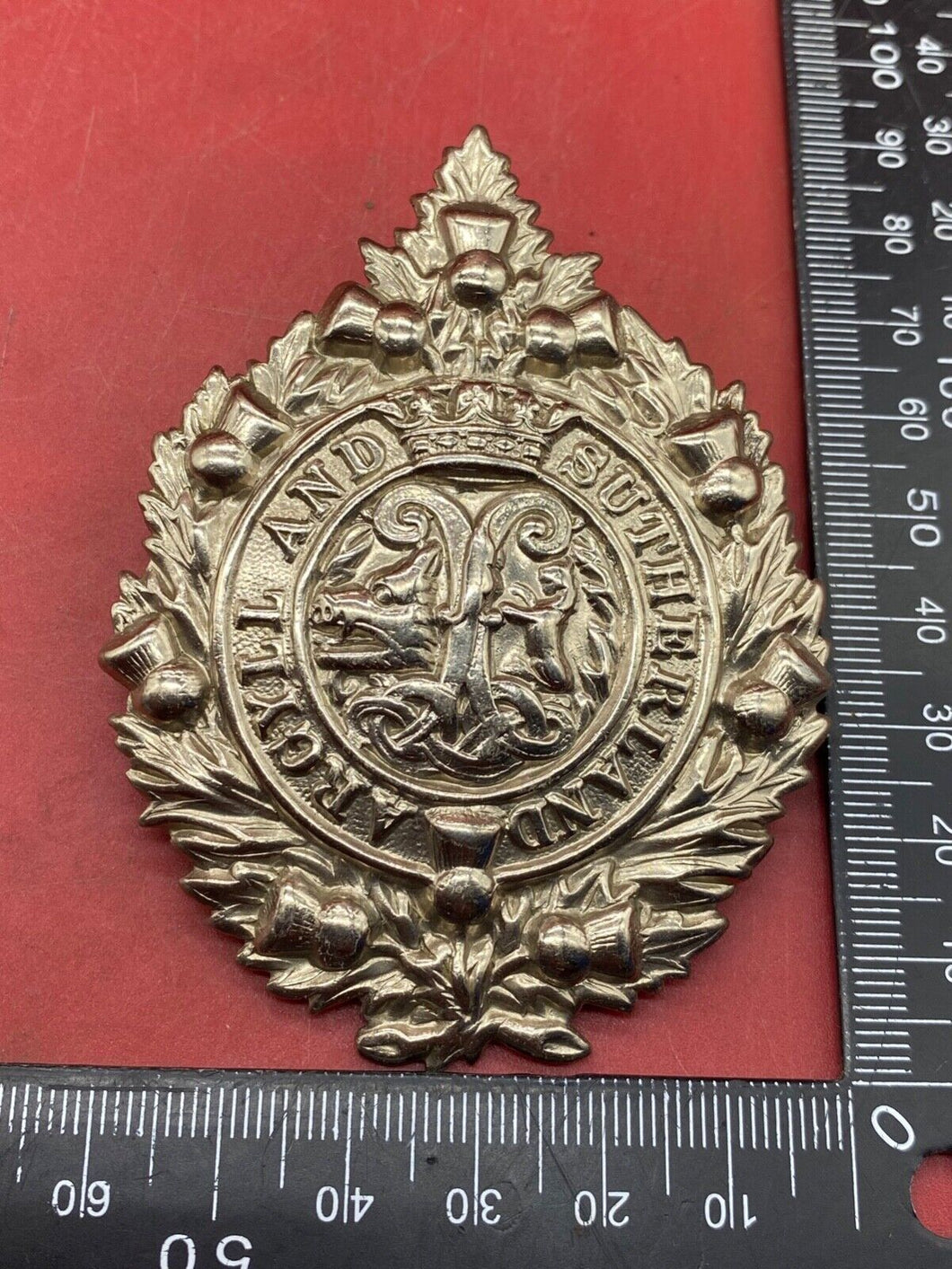 WW1 / WW2 British Army - Argyll and Sutherland Highlanders WM Cap Badge.