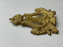 Lade das Bild in den Galerie-Viewer, Original WW2 British Army Kings Crown Cap Badge - Army Music Corps Musicians
