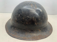 Lade das Bild in den Galerie-Viewer, Original WW1 WW2 British Army Mk1* Combat Helmet Shell
