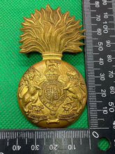 Load image into Gallery viewer, Original WW1 / WW2 British Army - Royal Scots Fusiliers Busby / Cap Badge
