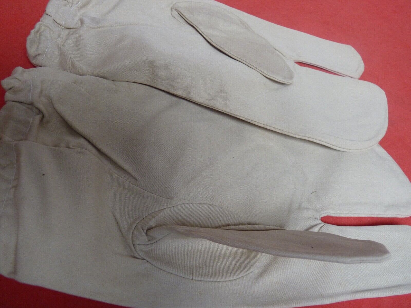 Original WW2 British Army Gunners Winter White Gloves - The Militaria Shop
