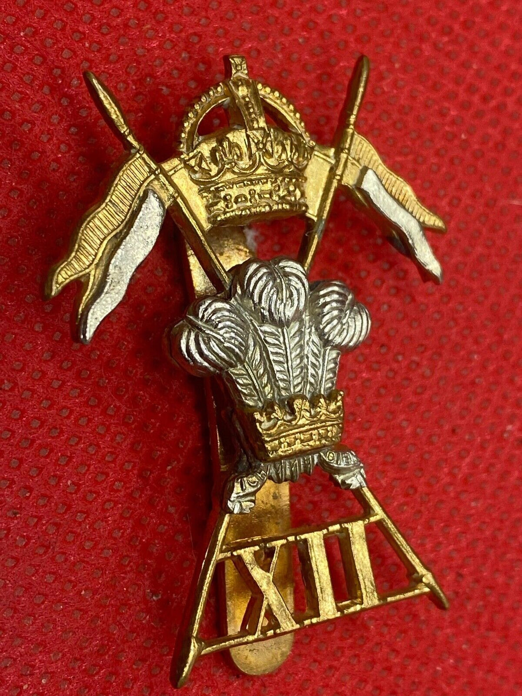 Original WW1 / WW2 British Army 12th Lancers Cap Badge