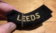 Load image into Gallery viewer, A bundle of unissued WW2 British ARP Civil Defence Badges for LEEDS.
