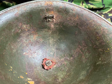 Lade das Bild in den Galerie-Viewer, British / Canadian Army Mark 3 Turtle Helmet - Original WW2 Combat Helmet
