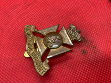 Lade das Bild in den Galerie-Viewer, The Wiltshire Regiment Victorian Crown Cap Badge
