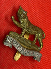 Charger l&#39;image dans la galerie, Original British Army WW1 / WW2 LEICESTERSHIRE Regiment Cap Badge
