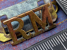 Charger l&#39;image dans la galerie, Original WW1 British Army Brass RM Royal Marines Brass Shoulder Title
