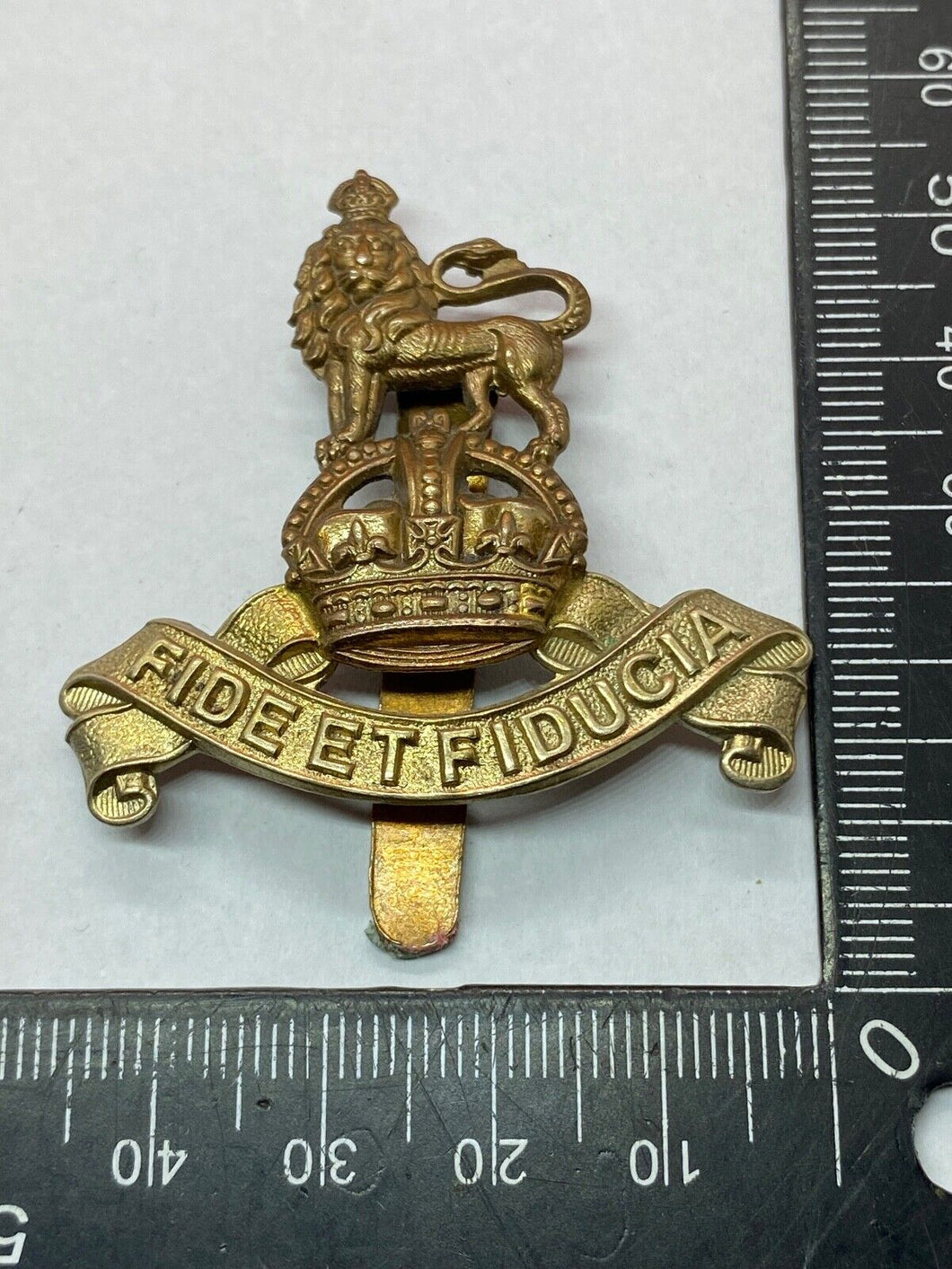 Original WW1 / WW2 British Army - Army Pay Corps Cap Badge