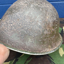 Lade das Bild in den Galerie-Viewer, WW2 Kanadische Armee Mk3 Turtle Helm - Original Helmschale - Hohe Niete 
