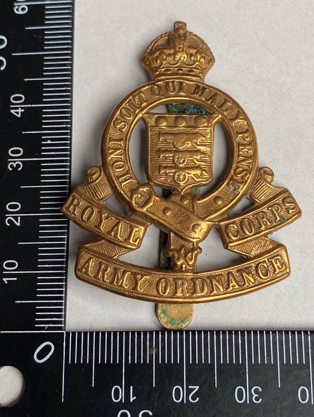 WW1 / WW2 British Army - Royal Army Ordnance Corps brass cap badge.