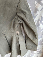 Charger l&#39;image dans la galerie, Original US Marines Dress Jacket Class A - Possibly WW2?
