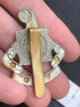 Charger l&#39;image dans la galerie, Original WW2 British Army Royal Sussex Regiment Brass Cap Badge
