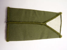 Charger l&#39;image dans la galerie, OD Green Rank Slides / Epaulette Pair Genuine British Army - RHA Sergeant
