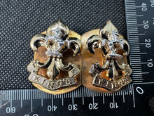 Load image into Gallery viewer, Genuine Unissued Kings Regiment Bi-Metal British Army Collar Badges
