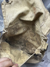 Lade das Bild in den Galerie-Viewer, Original WW2 British Army Soldiers Gas Mask Bag - 1941 Dated
