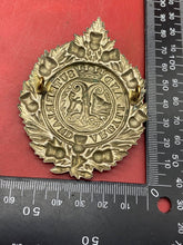Load image into Gallery viewer, WW1 / WW2 British Army - Argyll and Sutherland Highlanders WM Cap Badge.
