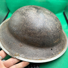 Lade das Bild in den Galerie-Viewer, Britischer Armee-Mk2-Brodie-Helm – Original aus dem 2. Weltkrieg – südafrikanische Herstellung 
