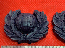 Charger l&#39;image dans la galerie, Original WW2 Unissued From Original Box - Royal Marines Bakelite Collar Badges
