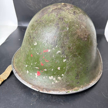 Lade das Bild in den Galerie-Viewer, Original WW2 British / Canadian Army Medic Mk3 Combat Helmet &amp; Liner
