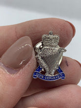 Charger l&#39;image dans la galerie, Royal Ulster Rifles - NEW British Army Military Cap / Tie / Lapel Pin Badge #19
