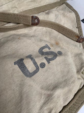 Lade das Bild in den Galerie-Viewer, Original WW2 US Army M1928 Haversack Pack Tail - 1942 Dated
