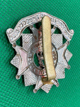 Load image into Gallery viewer, Original WW1 / WW2 British Army Bedfordshire and Hertfordshire Cap Badge
