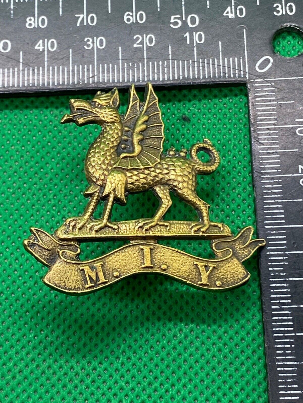Victorian / WW1 British Army Montgomery Imperial Yeomanry Cast Cap Badge