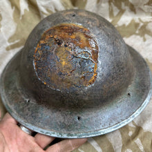 Lade das Bild in den Galerie-Viewer, Britischer Armee-Mk2-Brodie-Helm – Original aus dem 2. Weltkrieg – südafrikanische Herstellung 
