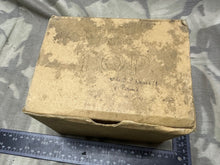 Lade das Bild in den Galerie-Viewer, Original WW2 British Home Front Civilian Mask Carboard Box (No Mask)
