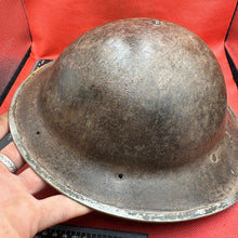 Lade das Bild in den Galerie-Viewer, British Army Mk2 Brodie Helmet - Original WW2 - South African Manufactured
