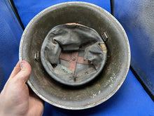 Charger l&#39;image dans la galerie, WW2 British / Canadian Army Mk3 Combat Turtle Helmet &amp; Liner - Camouflaged
