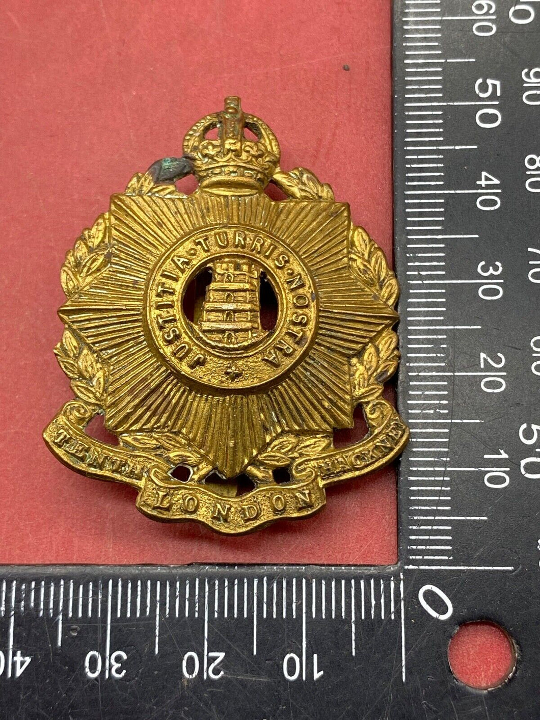 WW1 / WW2 British Army TENTH LONDON HACKNEY Regiment Cap Badge.