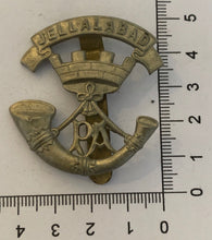 Load image into Gallery viewer, WW1 / WW2 British Army - SOMERSET LIGHT INFANTRY white metal cap badge - nice
