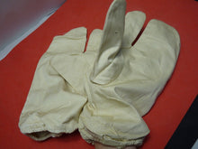 Load image into Gallery viewer, Original WW2 British Army Gunners Winter White Gloves - 1942
