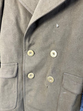 Lade das Bild in den Galerie-Viewer, Original WW2 British Army Officers Private Purchase Jeep Greatcoat - 38&quot; Chest

