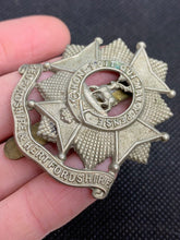 Load image into Gallery viewer, Original WW2 British Army Bedfordshire and Hertfordshire Brass Cap Badge
