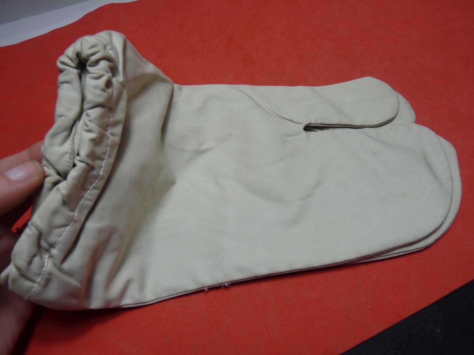 Original WW2 British Army Gunners Winter White Gloves - The Militaria Shop